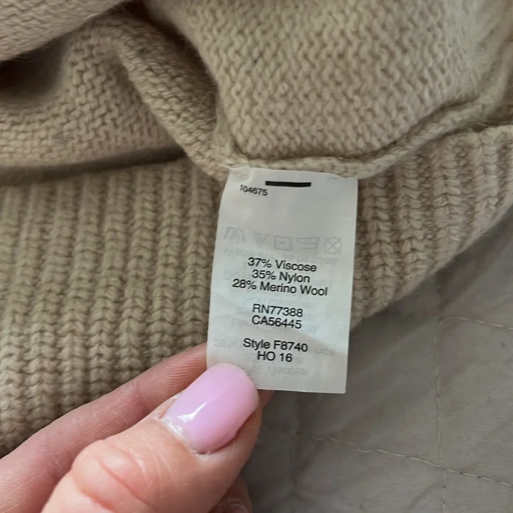 J. Crew// Wool Blend Sweater• size medium•